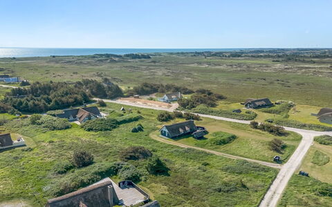 Franciska - 800M from the Sea: Techo, El Terreno Del Lote, Cabaña, Casa, Área Rural, Cobertizo, Vía Muerta, Edificios Del Jardín, Cuarto De Troncos, \Choza