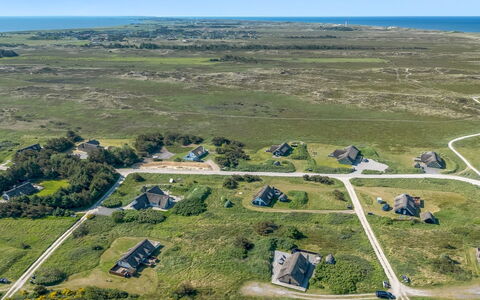 Franciska - 800M from the Sea: Techo, El Terreno Del Lote, Cabaña, Casa, Área Rural, Cobertizo, Vía Muerta, Edificios Del Jardín, Cuarto De Troncos, \Choza