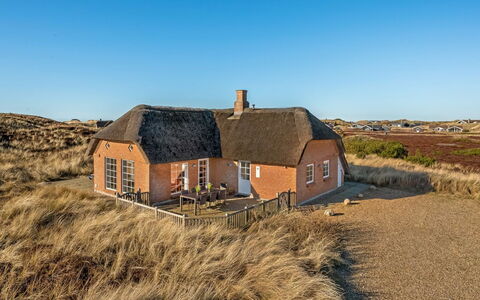 Hærulf - 300M from the Sea: Cabaña, Cobertizo, \Choza, Casa De Campo, Pradera, Choza, Granero, Cuarto De Troncos, Edificios Del Jardín