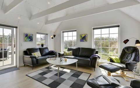 Didrika - 800M from the Sea: Hierba, Casa, Techo, Casa, Cabaña, Arbusto, El Terreno Del Lote, Área Rural, Casa De Campo, Cobertura Del Suelo