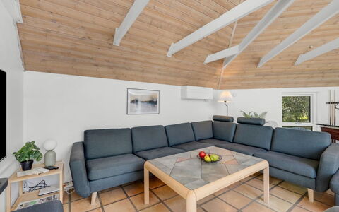 Laetitita - from the Sea: Mueble, Diseño De Interiores, Piso, Suelo, Madera, Techo, Sofá, Habitación, Sala, Encendiendo