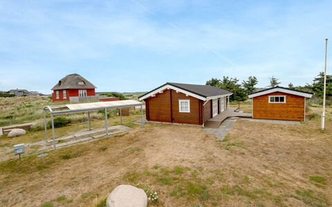 Herfrid - 600M from the Sea: Hierba, Casa, Techo, Casa, Cabaña, Arbusto, El Terreno Del Lote, Área Rural, Casa De Campo, Cobertura Del Suelo