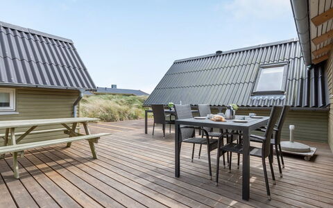 Hinz - from the Sea: Casa, Techo, Casa, Cabaña, Arbusto, Cobertura Del Suelo, Inmuebles, Casa De Campo, Vía Muerta, Edificios Del Jardín
