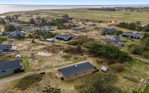 Hawarth - 300M to the Fjord: Arbusto, Diseño Urbano, Cobertura Del Suelo, Ladrillo, Departamento, Inmuebles, Enladrillado, Balcón, Paisajismo