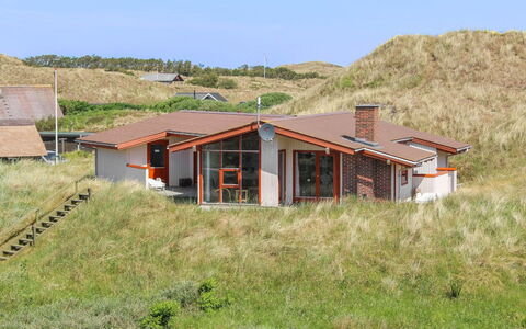 Jorma - 250M to the Fjord: Hierba, Casa, Techo, Casa, Cabaña, Arbusto, El Terreno Del Lote, Área Rural, Casa De Campo, Cobertura Del Suelo