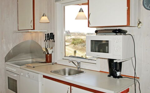 Jorma - 250M to the Fjord: Cocina, Diseño De Interiores, Piso, Aparato De Cocina, Mostrador, Mueble, Suelo, Encendiendo, Habitación, Fregadero