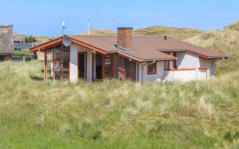 Jorma - 250M to the Fjord: Hierba, Casa, Cabaña, Casa, Techo, Área Rural, El Terreno Del Lote, Casa De Campo, Porche