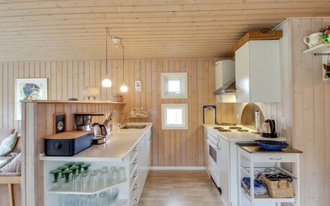 Elmeri - from the Sea: Cocina, Madera, Diseño De Interiores, Mostrador, Mueble, Aparato De Cocina, Piso, Electrodoméstico, Techo, Gabinetes