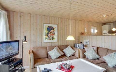 Elmeri - from the Sea: Mueble, Diseño De Interiores, Madera, Piso, Techo, Habitación, Suelo, Sofá, Sala, Encendiendo