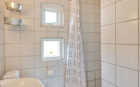 Elmeri - from the Sea: Pared, Piso, Diseño De Interiores, Suelo, Arreglo De Tubería, Baño, Techo, Encendiendo, Habitación, Plomería