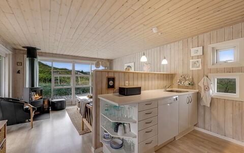 Elmeri - from the Sea: Cocina, Diseño De Interiores, Piso, Madera, Techo, Suelo, Mostrador, Mueble, Gabinetes, Habitación