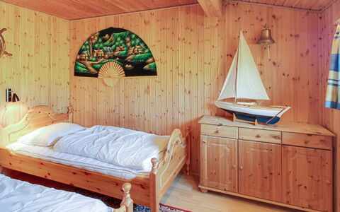 Soeren - from the Sea: Habitación, Cama, Mueble, Diseño De Interiores, Madera, Piso, Suelo, Lecho, Sábana, Habitación
