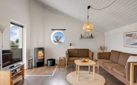 Jænis - from the Sea: Piso, Madera, Mueble, Diseño De Interiores, Techo, Suelo, Sala, Sofá, Habitación, Encendiendo