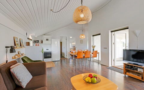 Jænis - from the Sea: Diseño De Interiores, Piso, Mueble, Madera, Suelo, Techo, Sofá, Sala, Suelos De Madera, Habitación