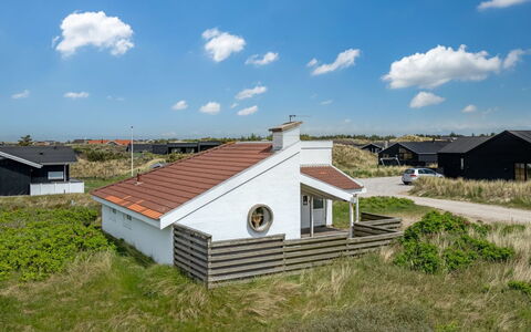 Jænis - from the Sea: Edificio, Hierba, Techo, Casa, Casa, Arquitectura, Cabaña, El Terreno Del Lote, Área Rural, Casa De Campo