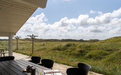 Malgest - 100M from the Sea: Techo, El Terreno Del Lote, Cabaña, Casa, Área Rural, Cobertizo, Vía Muerta, Edificios Del Jardín, Cuarto De Troncos, \Choza