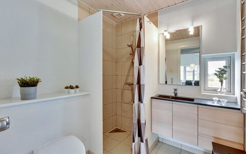 Sibyll - from the Sea: Diseño De Interiores, Piso, Suelo, Arreglo De Tubería, Pared, Baño, Techo, Lavabo, Grifo, Mueble De Baño