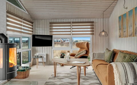 Galmand - 300M from the Sea: Mueble, Diseño De Interiores, Piso, Sofá, Madera, Suelo, Silla, Sala, Habitación, Techo