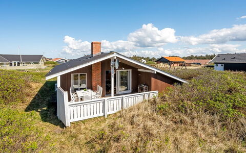 Brigit - 200M from the Sea: Madera, Casa, Cabaña, Casa, Techo, Área Rural, Vía Muerta, Cuarto De Troncos, Edificios Del Jardín, Madera Dura