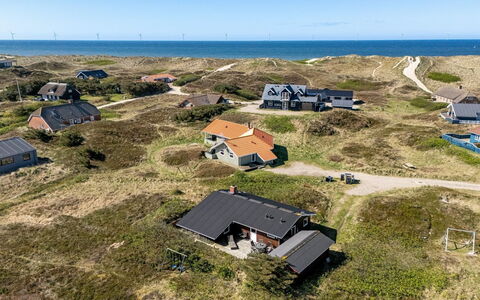 Brigit - 200M from the Sea: Madera, Casa, Cabaña, Casa, Techo, Área Rural, Vía Muerta, Cuarto De Troncos, Edificios Del Jardín, Madera Dura