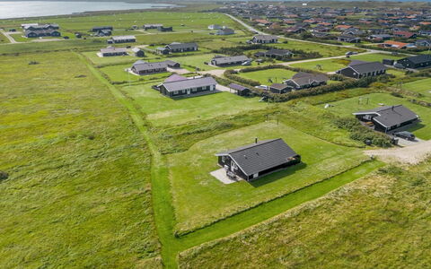Eemil - 700M from the Sea: Techo, El Terreno Del Lote, Cabaña, Casa, Área Rural, Cobertizo, Vía Muerta, Edificios Del Jardín, Cuarto De Troncos, \Choza