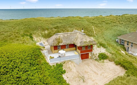 Zora - 100M from the Sea: Madera, Casa, Cabaña, Casa, Techo, Área Rural, Vía Muerta, Cuarto De Troncos, Edificios Del Jardín, Madera Dura