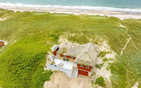 Zora - 100M from the Sea: Madera, Casa, Cabaña, Casa, Techo, Área Rural, Vía Muerta, Cuarto De Troncos, Edificios Del Jardín, Madera Dura