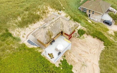 Zora - 100M from the Sea: Madera, Casa, Cabaña, Casa, Techo, Área Rural, Vía Muerta, Cuarto De Troncos, Edificios Del Jardín, Madera Dura