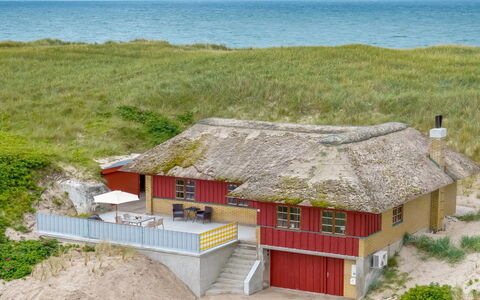 Zora - 100M from the Sea: Madera, Casa, Cabaña, Casa, Techo, Área Rural, Vía Muerta, Cuarto De Troncos, Edificios Del Jardín, Madera Dura