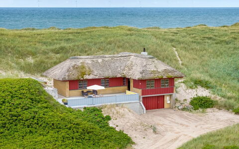 Zora - 100M from the Sea: Madera, Casa, Cabaña, Casa, Techo, Área Rural, Vía Muerta, Cuarto De Troncos, Edificios Del Jardín, Madera Dura