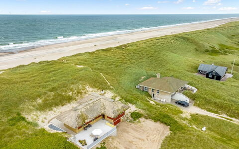 Zora - 100M from the Sea: Madera, Casa, Cabaña, Casa, Techo, Área Rural, Vía Muerta, Cuarto De Troncos, Edificios Del Jardín, Madera Dura