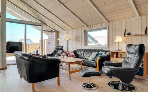 Horsten - 350M from the Sea: Madera, Techo, Casa, Mueble, Cabaña, Madera Dura, Suelos De Madera, Silla, Tablón, Sala