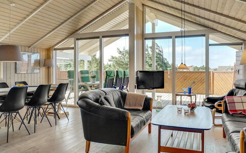 Horsten - 350M from the Sea: Madera, Casa, Cabaña, Techo, Diseño De Interiores, Mueble, Porche, Puerta, Madera Dura, Silla