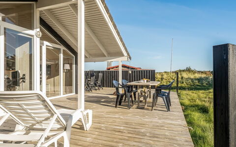 Horsten - 350M from the Sea: Madera, Arquitectura, Techo, Casa, Cabaña, Cubierta, Tablón, Sombra, Madera Dura, Porche