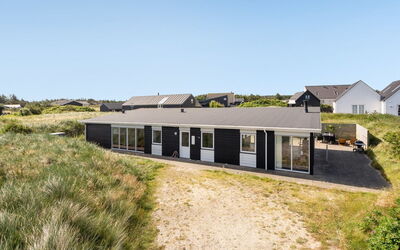 Julika - 400M from the Sea