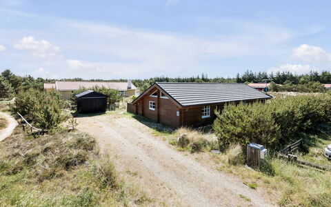 Eggerich - 900M from the Sea: Arbusto, Diseño Urbano, Cobertura Del Suelo, Ladrillo, Departamento, Inmuebles, Enladrillado, Balcón, Paisajismo