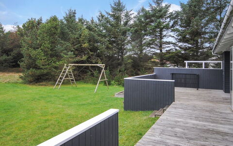 Amber - 500M from the Sea: Madera, Casa, Cabaña, Casa, Techo, Área Rural, Vía Muerta, Cuarto De Troncos, Edificios Del Jardín, Madera Dura