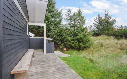 Amber - 500M from the Sea: Madera, Casa, Cabaña, Casa, Techo, Área Rural, Vía Muerta, Cuarto De Troncos, Edificios Del Jardín, Madera Dura