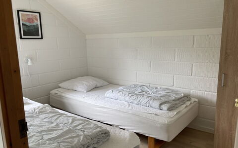 Felicia - 800M from the Sea: Madera, Piso, Suelo, Habitación, Cama, Lecho, Habitación, Marco De La Cama, Sábana