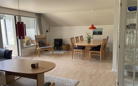 Felicia - 800M from the Sea: Mueble, Piso, Diseño De Interiores, Suelo, Madera, Techo, Suelos De Madera, Silla, Habitación, Sala