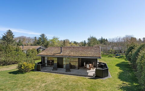 Jelin - 2.5Km from the Sea: Techo, Casa, Casa, Cabaña, Vía Muerta, Inmuebles, Entrada De Coches, Edificios Del Jardín, Yarda, Cobertizo