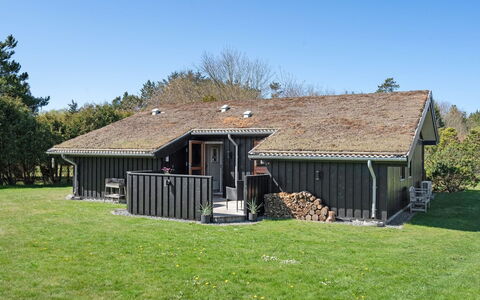 Jelin - 2.5Km from the Sea: Techo, Casa, Casa, Cabaña, Vía Muerta, Inmuebles, Entrada De Coches, Edificios Del Jardín, Yarda, Cobertizo