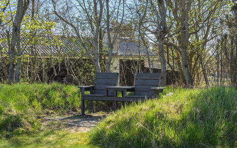 Jelin - 2.5Km from the Sea: Techo, Casa, Casa, Cabaña, Vía Muerta, Inmuebles, Entrada De Coches, Edificios Del Jardín, Yarda, Cobertizo