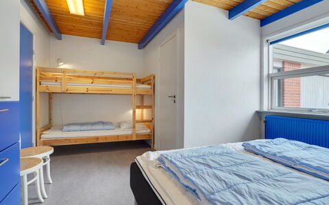 Otte - 500M from the Sea: Mueble, Diseño De Interiores, Litera, Techo, Piso, Madera, Suelo, Habitación, Cama, Habitación