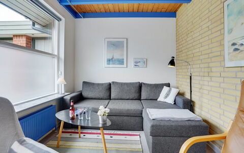 Otte - 500M from the Sea: Mueble, Pared, Diseño De Interiores, Sofá, Piso, Suelo, Sala, Habitación, Techo