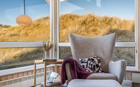 Ludviga - 400M from the Sea: Mueble, Diseño De Interiores, Casa, Silla, Vaso, Planta De Casa, Comodidad, Material Natural, La Luz Del Día, Sala