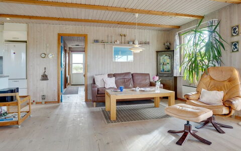 Dana - 290M from the Sea: Madera, Techo, Arquitectura, Casa, Casa, Cabaña, Vía Muerta, Madera Dura, Pendiente, Inmuebles