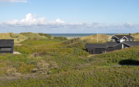 Dana - 290M from the Sea: Madera, Techo, Arquitectura, Casa, Casa, Cabaña, Vía Muerta, Madera Dura, Pendiente, Inmuebles