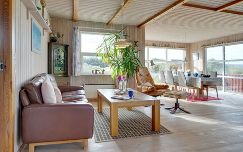 Dana - 290M from the Sea: Madera, Techo, Arquitectura, Casa, Casa, Cabaña, Vía Muerta, Madera Dura, Pendiente, Inmuebles