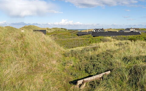 Dana - 290M from the Sea: Madera, Techo, Arquitectura, Casa, Casa, Cabaña, Vía Muerta, Madera Dura, Pendiente, Inmuebles